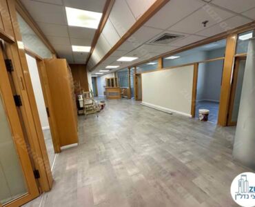 מסדרון של משרד להשכרה 256 מר מחולק לחדרים בבית עוז ברמת גן