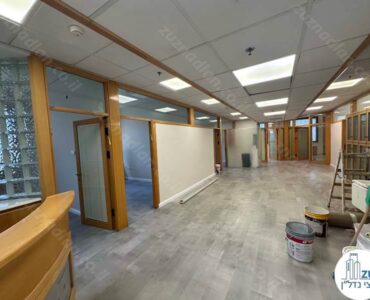 מסדרון של משרד להשכרה 256 מר מחולק לחדרים בבית עוז ברמת גן