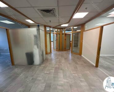 כניסה לחדרים של משרד להשכרה 256 מר מחולק לחדרים בבית עוז ברמת גן