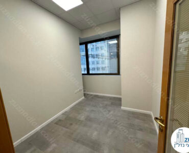 חדר של משרד להשכרה 256 מר מחולק לחדרים בבית עוז ברמת גן