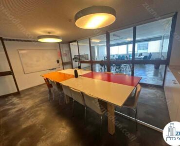 חדר ישיבות של משרד להשכרה להייטק ברחוב בן אביגדור בשכונת מונטיפיורי תל אביב