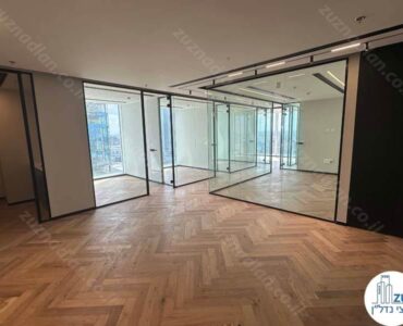 רחבת כניסה של משרד 145 מר להשכרה מחולק לחדרים במגדל סקי טאוור על ציר המסגר תל אביב