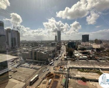 נוף מחלון של משרד 145 מר להשכרה מחולק לחדרים במגדל סקי טאוור על ציר המסגר תל אביב