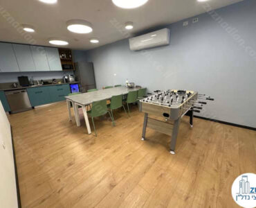 פינת אוכל של משרד להשכרה 200 מר בבניין משרדים על רחוב הארבעה בתל אביב