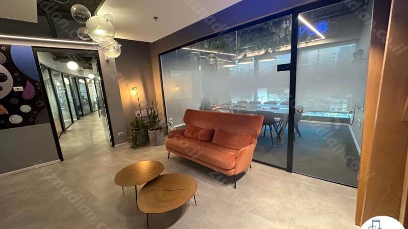 פינת ישיבה של משרד קומה שלמה להשכרה להייטק בבית רובינשטיין תל אביב