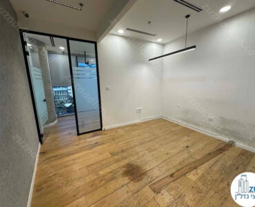 כניסה לחדר של משרד להשכרה 70 מר במגדל ספיר במתחם הבורסה רמת גן