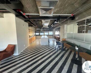 מטבחון של קומה שלמה להשכרה בבניין משרדים על רחוב אחד העם תל אביב