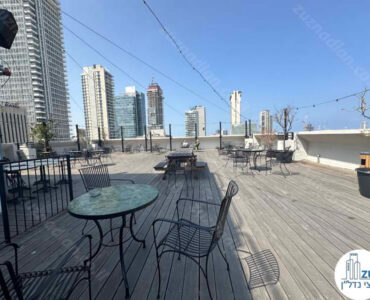 מרפסת של קומה שלמה להשכרה בבניין משרדים על רחוב אחד העם תל אביב