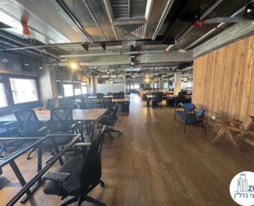 עמדות עבודה של קומה שלמה להשכרה בבניין משרדים על רחוב אחד העם תל אביב