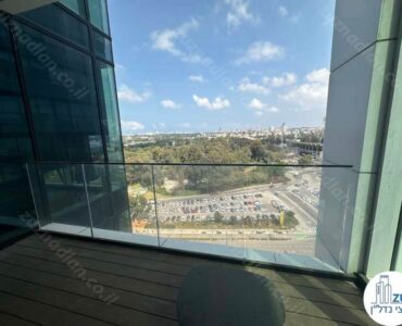 מרפסת של משרד מרוהט להשכרה 646 מר במגדל לייף בני ברק