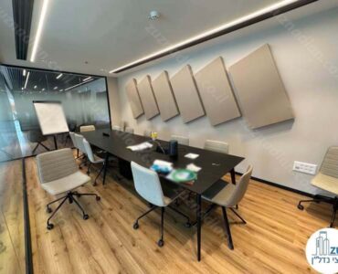 חדר ישיבות של משרד מרוהט להשכרה 646 מר במגדל לייף בני ברק