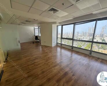 חדר גדול של משרד להשכרה 339 מר במגדל גיבור במתחם הבורסה רמת גן