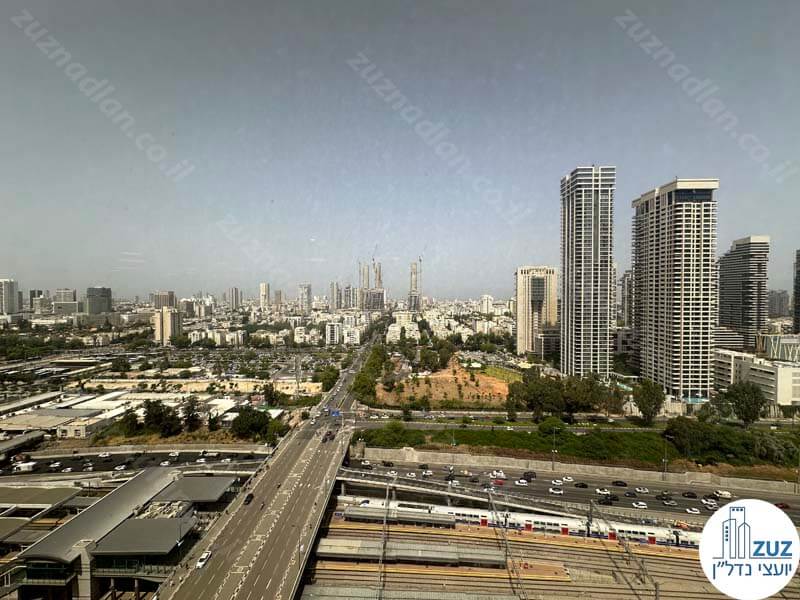נוף מחלון של משרד להשכרה 339 מר במגדל גיבור במתחם הבורסה רמת גן