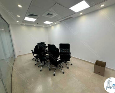 חדר של משרד להשכרה 339 מר במגדל גיבור במתחם הבורסה רמת גן
