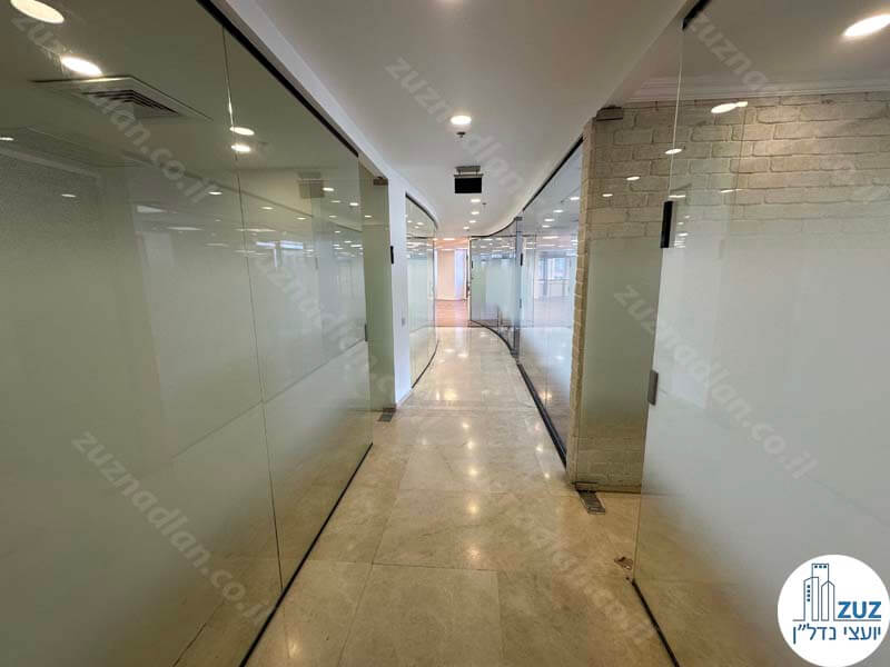 מסדרון של משרד להשכרה 339 מר במגדל גיבור במתחם הבורסה רמת גן