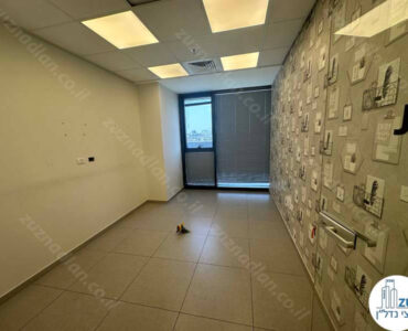 חדר של משרד 372 מר במגדלי אלון תל אביב