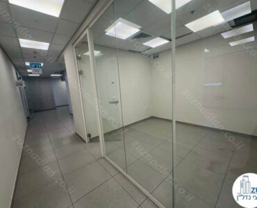 כניסה לחדר של משרד 372 מר במגדלי אלון תל אביב
