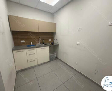 מטבחון של משרד 372 מר במגדלי אלון תל אביב