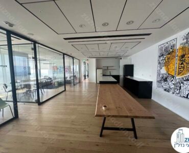 שולחן אוכל של משרד יוקרתי להשכרה 375 מר במגדלי אלון תל אביב