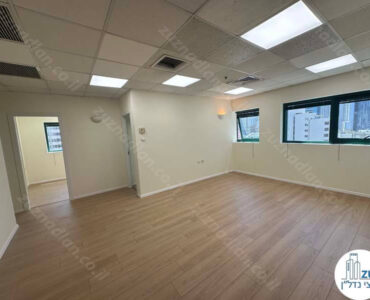 רחבת כניסה של משרד 210 מר להשכרה בבית זקסנברג במתחם הבורסה רמת גן