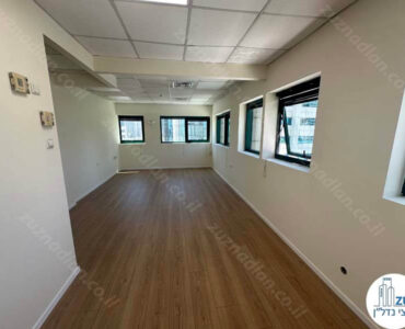 חדר ישיבות של משרד 210 מר להשכרה בבית זקסנברג במתחם הבורסה רמת גן