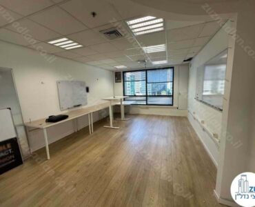 חדר גדול של משרד 295 מר להשכרה במתחם הבורסה בבית שאפ