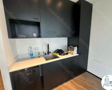 מטבחון של משרד קטן להשכרה במגדל ספיר רמת גן