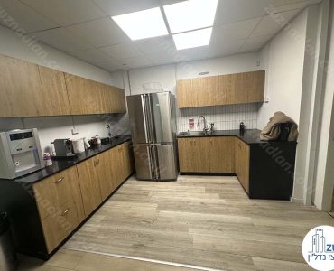 מטבחון של משרד להשכרה לחברות הייטק בשכונת מונטיפיורי בתל אביב