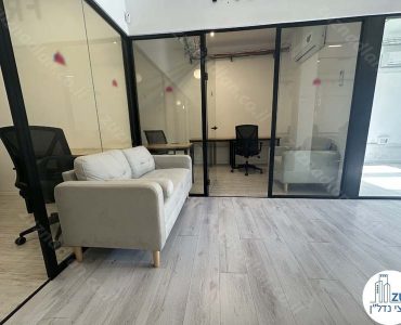 פינת ישיבה של משרד להשכרה לחברות הייטק בשכונת מונטיפיורי בתל אביב