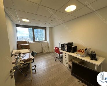 חדר של משרד להשכרה בבית סילבר במתחם הבורסה רמת גן
