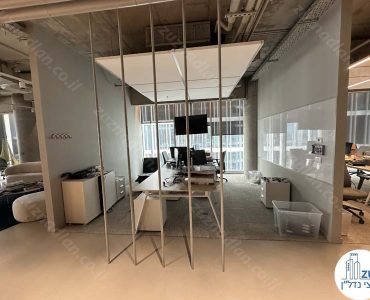 עמדות עבודה של משרד להשכרה להייטק במגדל תאומי רובינשטיין בתל אביב