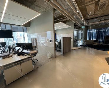 עמדות עבודה של משרד להשכרה להייטק במגדל תאומי רובינשטיין בתל אביב