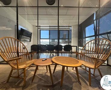 פינת ישיבה של משרד להשכרה להייטק 1400 מר בשכונת מונטיפיורי בתל אביב