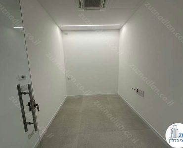 חדר של משרד להשכרה מחולק לחדרים במגדל דה וינצי בתל אביב