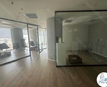 כניסה לחדרים של משרד 100 מר להשכרה במגדל ספיר ברמת גן
