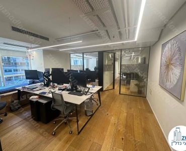 עמדות עבודה של משרד להשכרה להייטק במגדלי התאומים ברמת גן