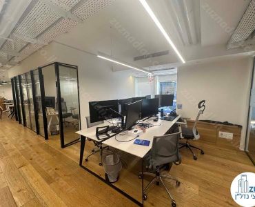 עמדות עבודה של משרד להשכרה להייטק במגדלי התאומים ברמת גן