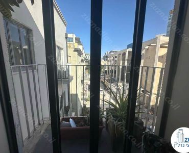 מרפסת של משרד 300 מר להשכרה בבניין ייחודי במתחם רוטשילד בתל אביב