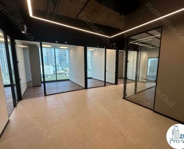 רחבת כניסה של משרד 125 מר מחולק לחדרים במגדל Icon ברמת גן