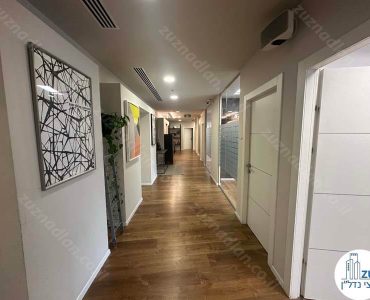 מסדרון של משרד מחולק לחדרים להשכרה במגדל ששון חוגי ברמת גן