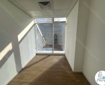 חדר של משרד להשכרה מחולק לחדרים במגדל בסר 3 בבני ברק