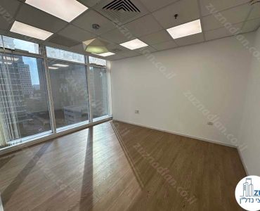 חדר ישיבות של משרד להשכרה מחולק לחדרים במגדל בסר 3 בבני ברק