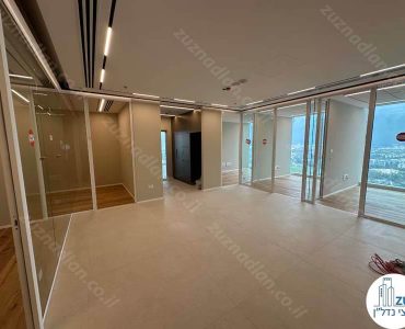 כניסה לחדרים של משרד להשכרה 110 מר מחולק לחדרים במגדלי LYFE בני ברק