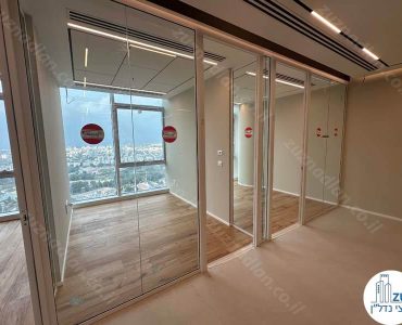 כניסה לחדרים של משרד להשכרה 110 מר מחולק לחדרים במגדלי LYFE בני ברק