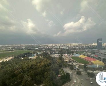 נוף מחלון לפארק של משרד להשכרה 110 מר מחולק לחדרים במגדלי LYFE בני ברק