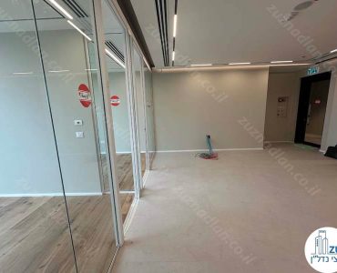 כניסה לחדרים של משרד להשכרה 110 מר מחולק לחדרים במגדלי LYFE בני ברק