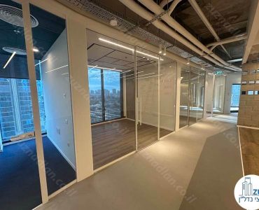 כניסה לחדרים של משרד להשכרה 300 מר במגדל אייקון במתחם הבורסה רמת גן