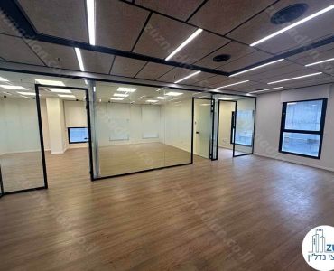 כניסה לחדרים של משרד להשכרה בבית אריאל במתחם הבורסה רמת גן