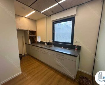 מטבחון של משרד להשכרה בבית אריאל במתחם הבורסה רמת גן