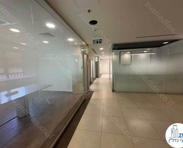 מסדרון של משרד להשכרה בבית גרניט במתחם הבורסה של רמת גן